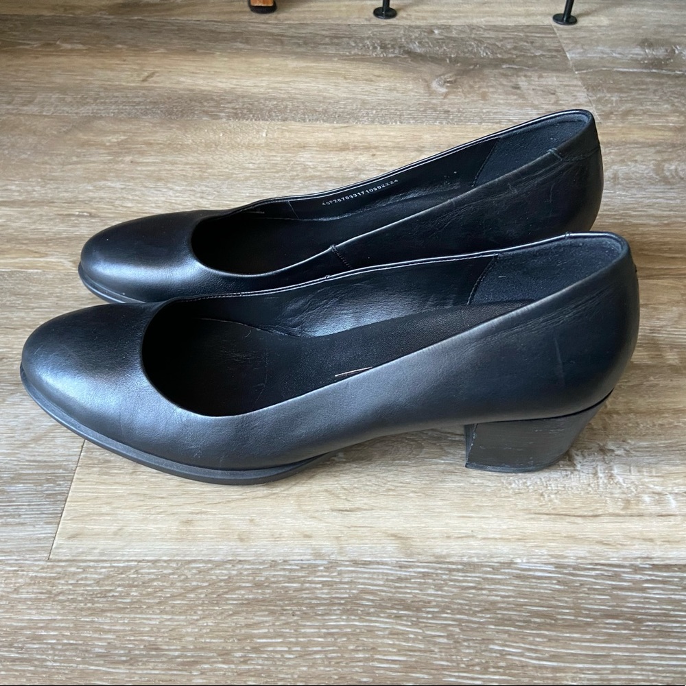 Ecco Black Leather Block Heel Pumps Size 40